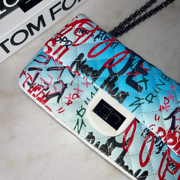 New "Flaunt It" - Multicolored Graffiti Handbag - Picture 10 of 17